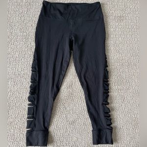 Betsy Johnson Side Cut Out Capri Leggings black womens size L